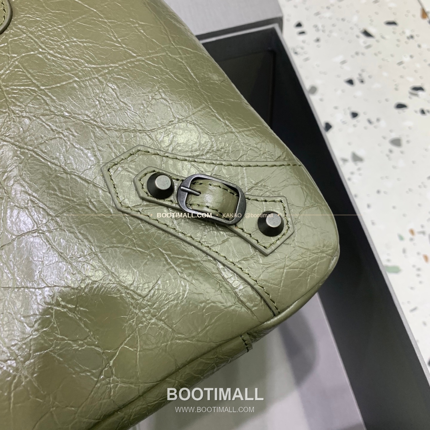 발렌시아가 시티 모토 라지 레더 블랙 크로스백 Balenciaga City Moto Large Leather Black Crossbody Bag 8461881080 38cm 5