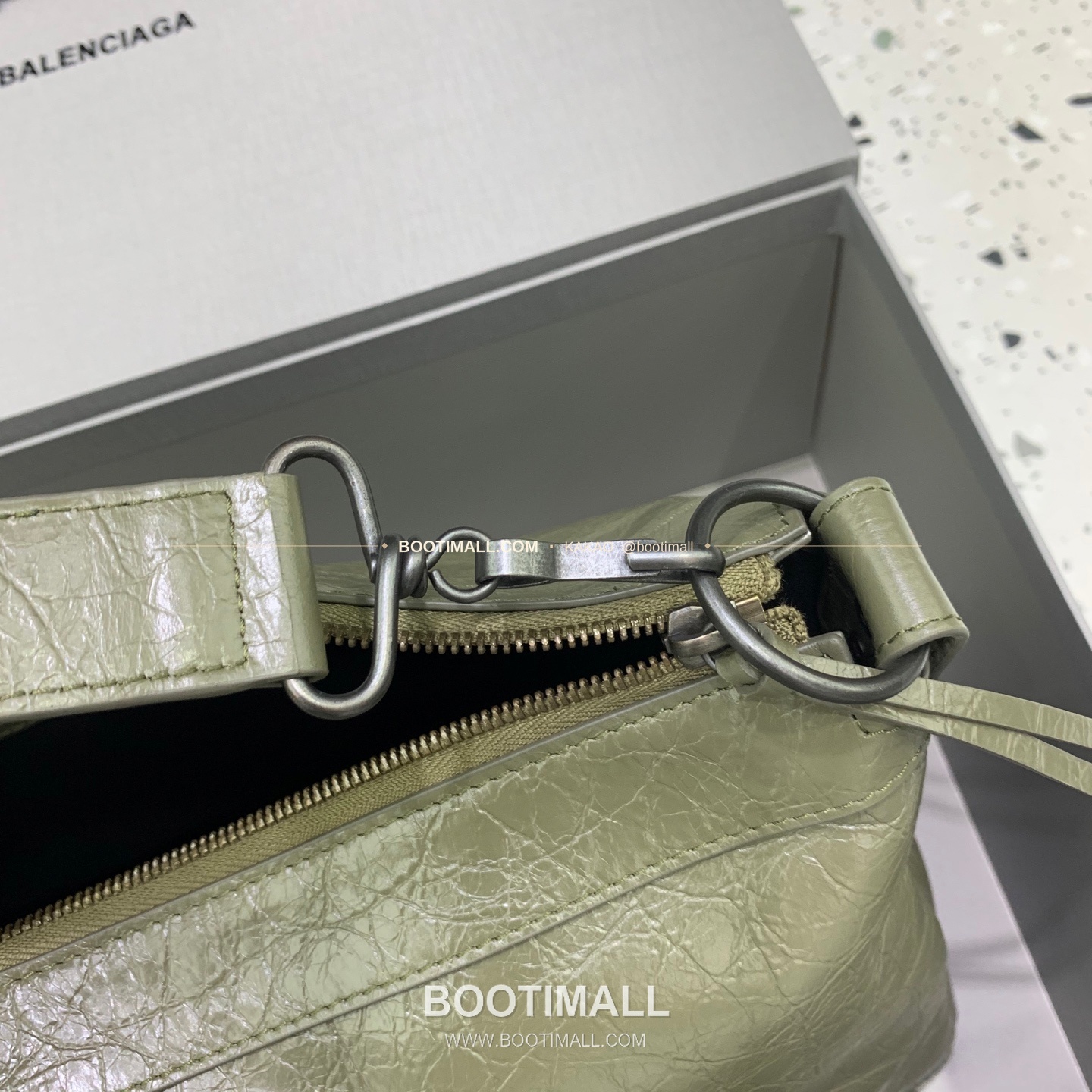 발렌시아가 시티 모토 라지 레더 블랙 크로스백 Balenciaga City Moto Large Leather Black Crossbody Bag 8461881080 38cm 6