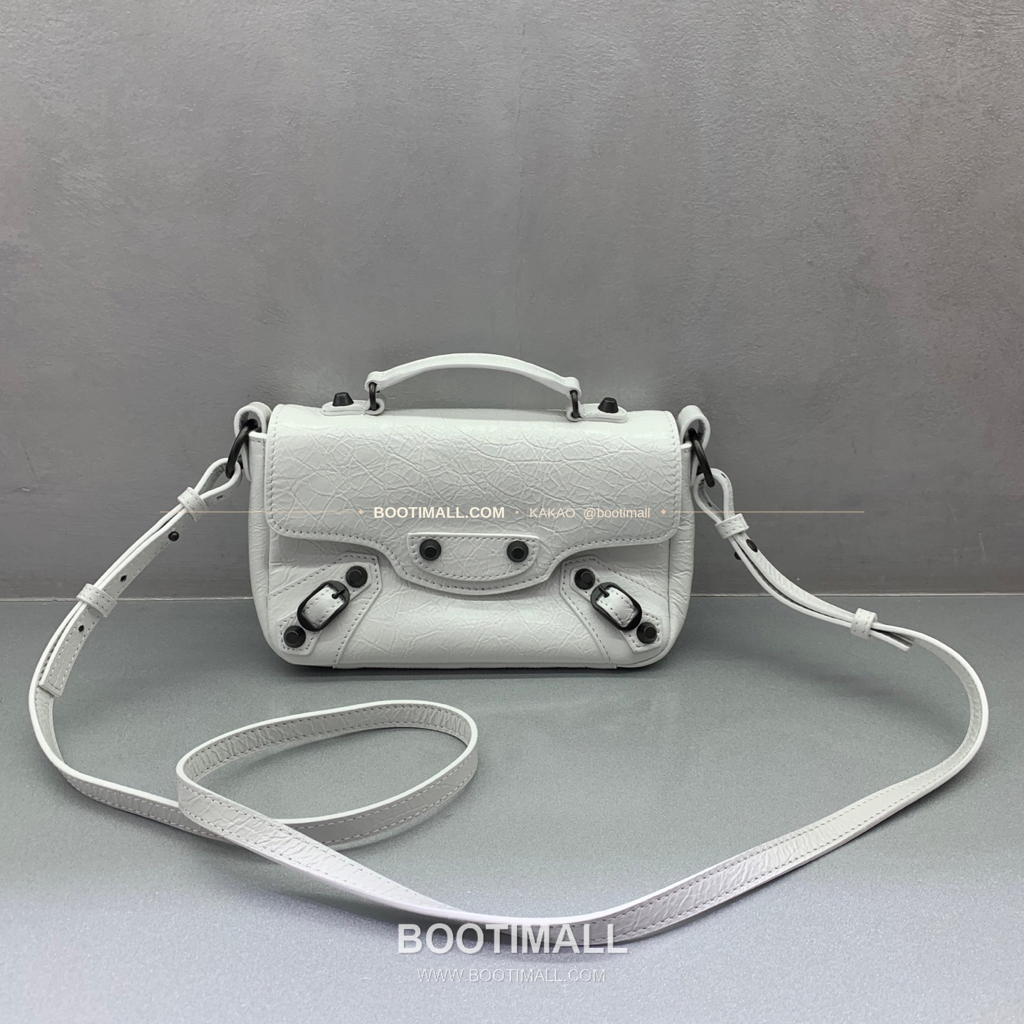 발렌시아가 르 시티 미니 크랙 레더 화이트 숄더 크로스백 Balenciaga Le City Mini Crack Leather White Shoulder Crossbody Bag 8100# 20cm 1
