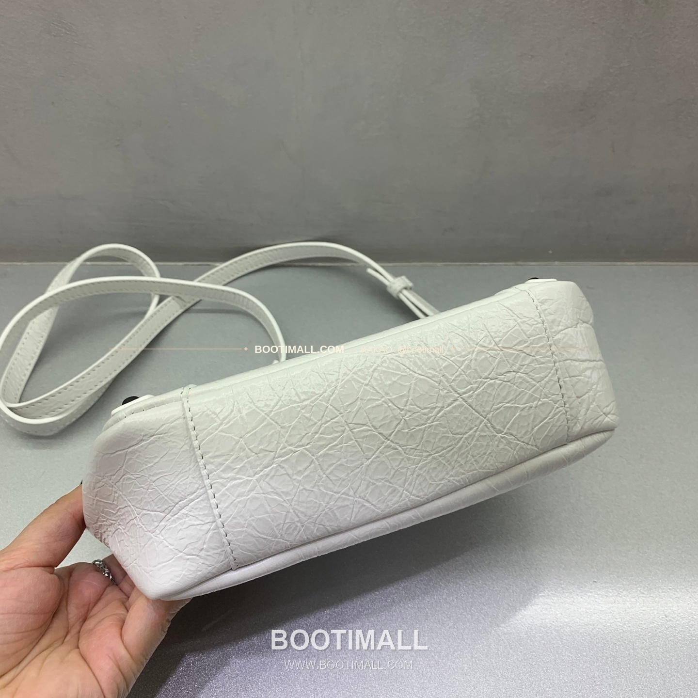 발렌시아가 르 시티 미니 크랙 레더 화이트 숄더 크로스백 Balenciaga Le City Mini Crack Leather White Shoulder Crossbody Bag 8100# 20cm 4