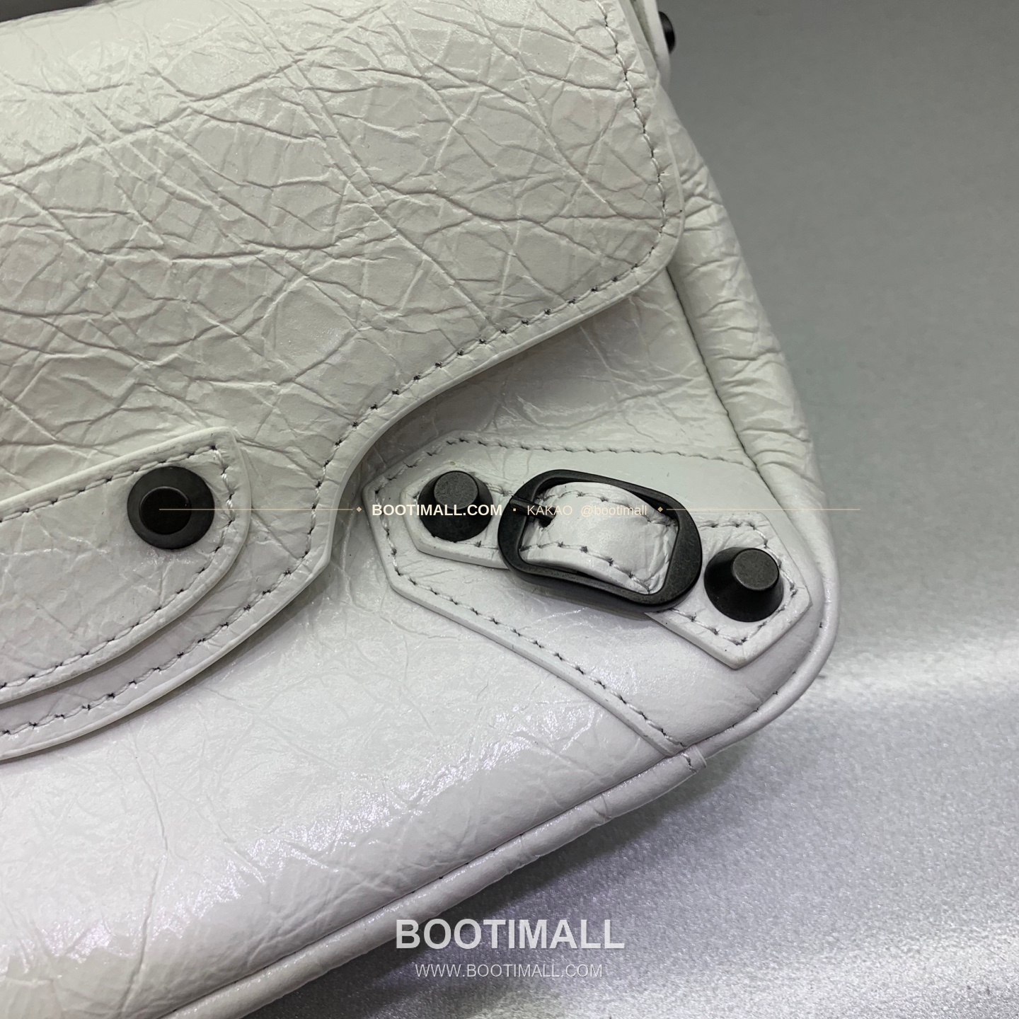 발렌시아가 르 시티 미니 크랙 레더 화이트 숄더 크로스백 Balenciaga Le City Mini Crack Leather White Shoulder Crossbody Bag 8100# 20cm 5