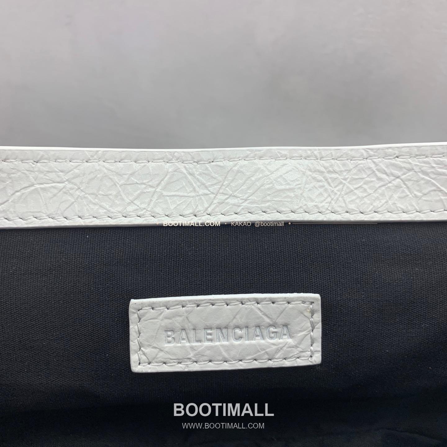 발렌시아가 르 시티 미니 크랙 레더 화이트 숄더 크로스백 Balenciaga Le City Mini Crack Leather White Shoulder Crossbody Bag 8100# 20cm 7