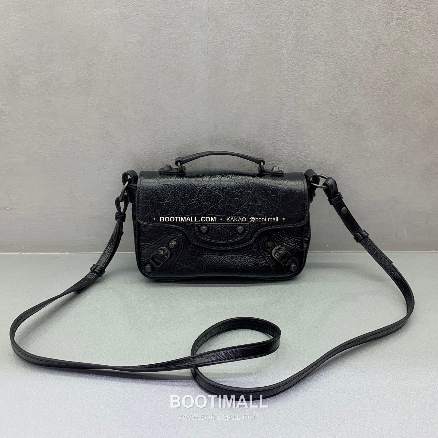 발렌시아가 르 시티 미니 크랙 레더 화이트 숄더 크로스백 Balenciaga Le City Mini Crack Leather White Shoulder Crossbody Bag 8100# 20cm 1