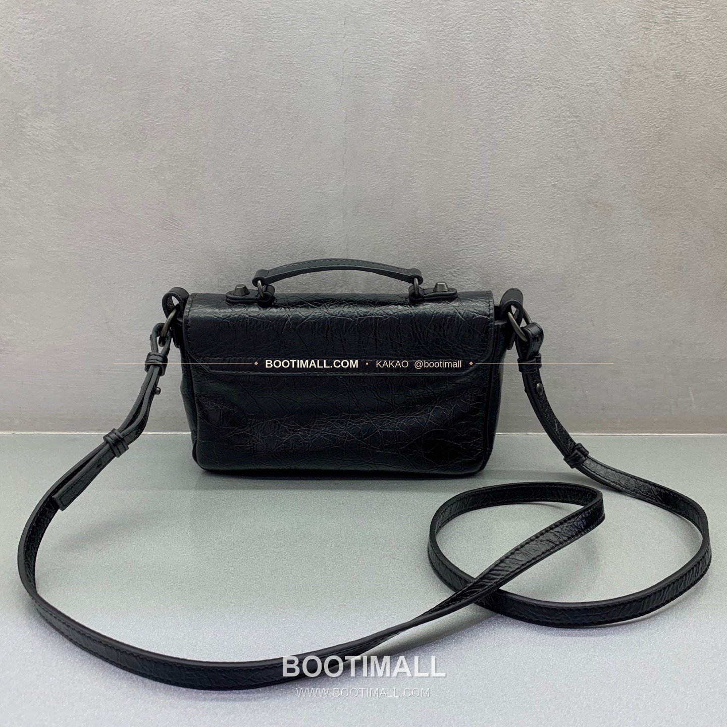 발렌시아가 르 시티 미니 크랙 레더 화이트 숄더 크로스백 Balenciaga Le City Mini Crack Leather White Shoulder Crossbody Bag 8100# 20cm 2