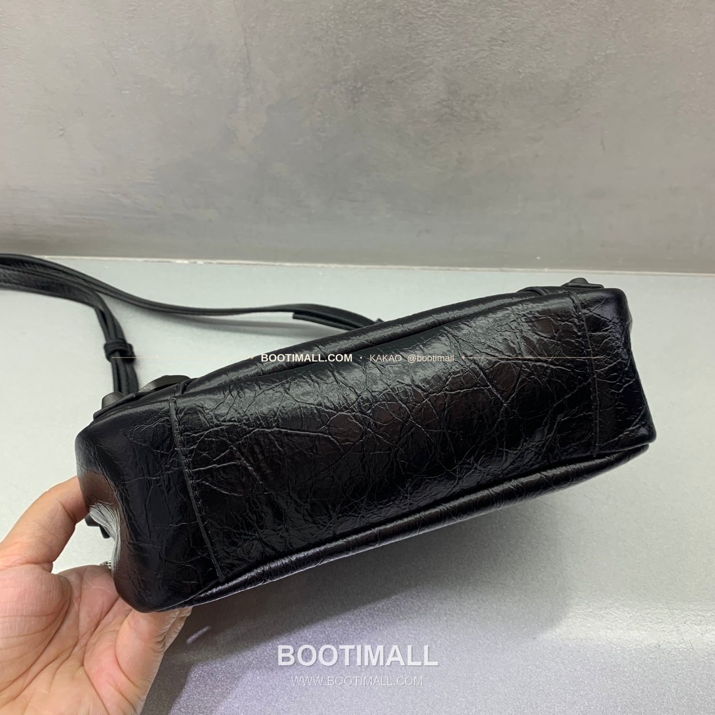 발렌시아가 르 시티 미니 크랙 레더 화이트 숄더 크로스백 Balenciaga Le City Mini Crack Leather White Shoulder Crossbody Bag 8100# 20cm 4