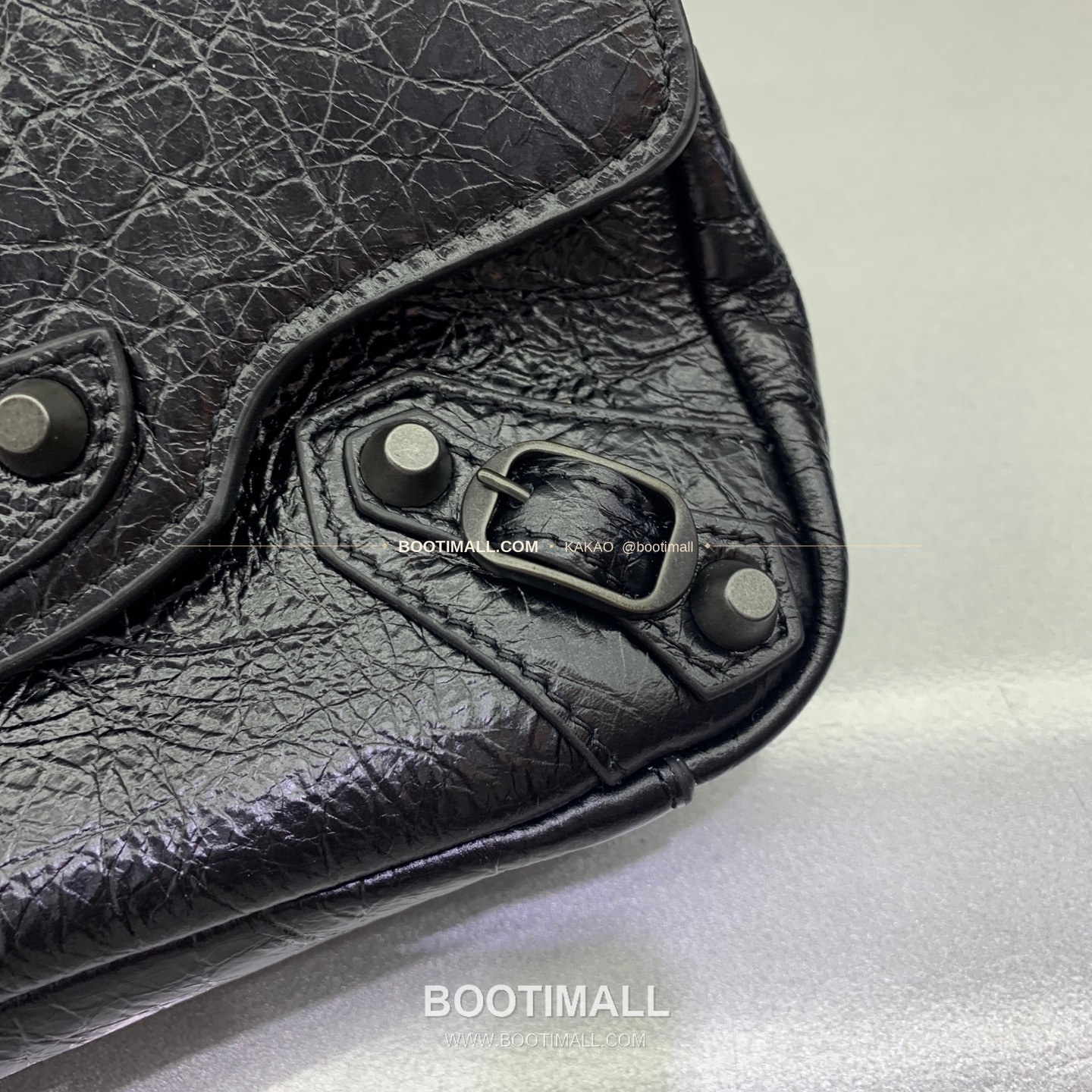 발렌시아가 르 시티 미니 크랙 레더 화이트 숄더 크로스백 Balenciaga Le City Mini Crack Leather White Shoulder Crossbody Bag 8100# 20cm 5