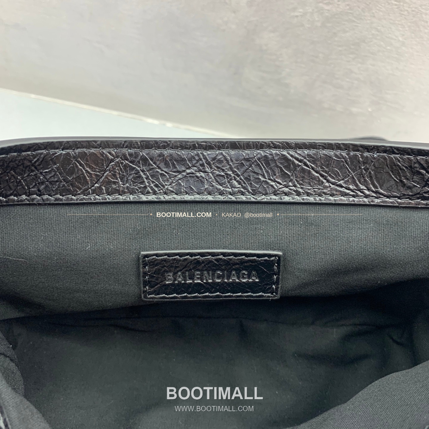 발렌시아가 르 시티 미니 크랙 레더 화이트 숄더 크로스백 Balenciaga Le City Mini Crack Leather White Shoulder Crossbody Bag 8100# 20cm 7