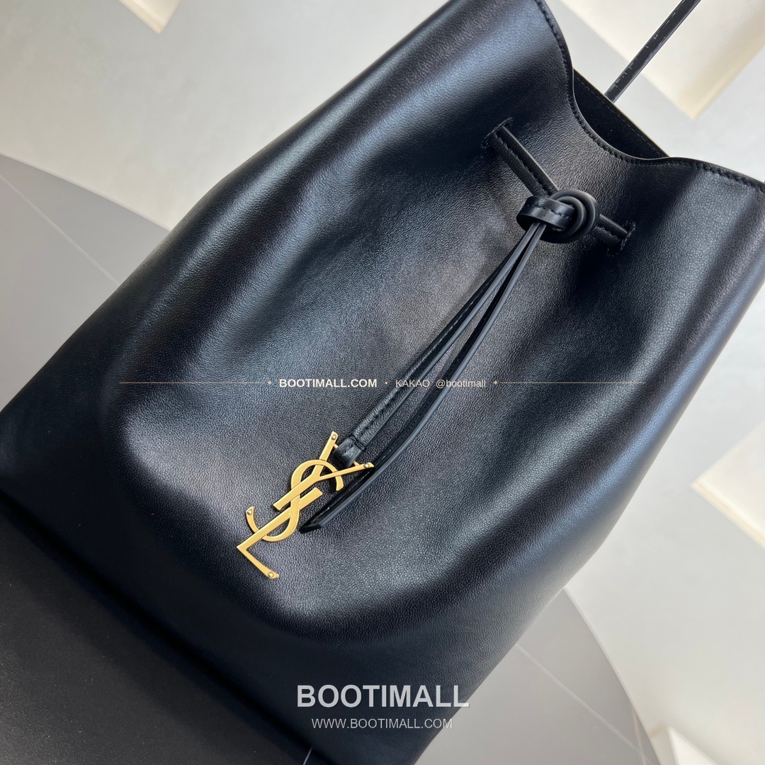 생로랑 파리 VII 램스킨 카산드라 드로스트링 숄더백 Saint Laurent Paris VII Lambskin Cassandre Drawstring Shoulder Bag 804302 30cm 5