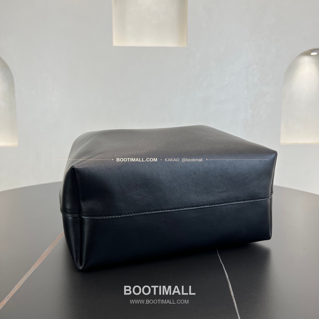 생로랑 파리 VII 램스킨 카산드라 드로스트링 숄더백 Saint Laurent Paris VII Lambskin Cassandre Drawstring Shoulder Bag 804302 30cm 6