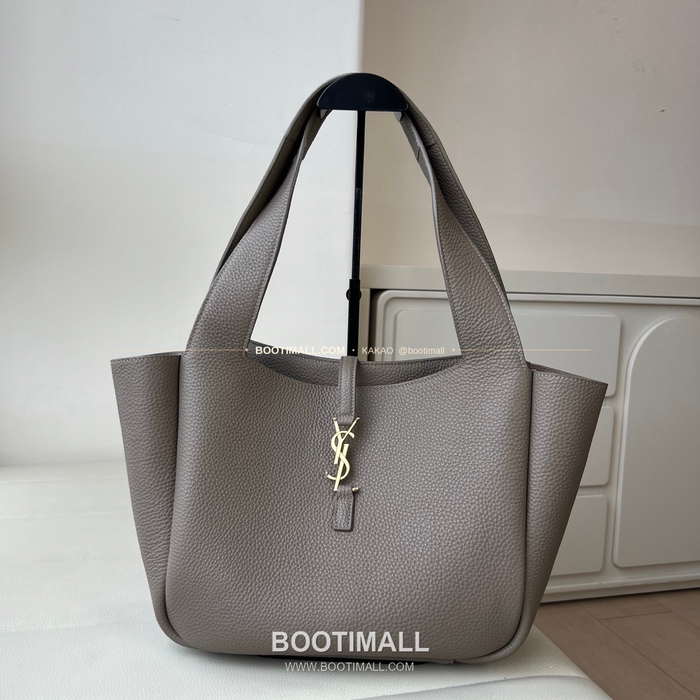 생로랑 르 5 아 7 비아 그레인 레더 카산드라 토트백 Saint Laurent Le 5 A 7 Bea Grain Leather Cassandre Tote Bag 779029 47cm 5