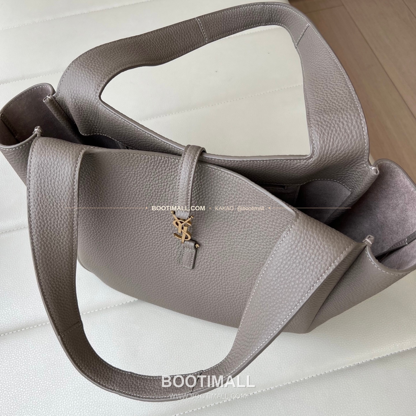 생로랑 르 5 아 7 비아 그레인 레더 카산드라 토트백 Saint Laurent Le 5 A 7 Bea Grain Leather Cassandre Tote Bag 779029 47cm 7