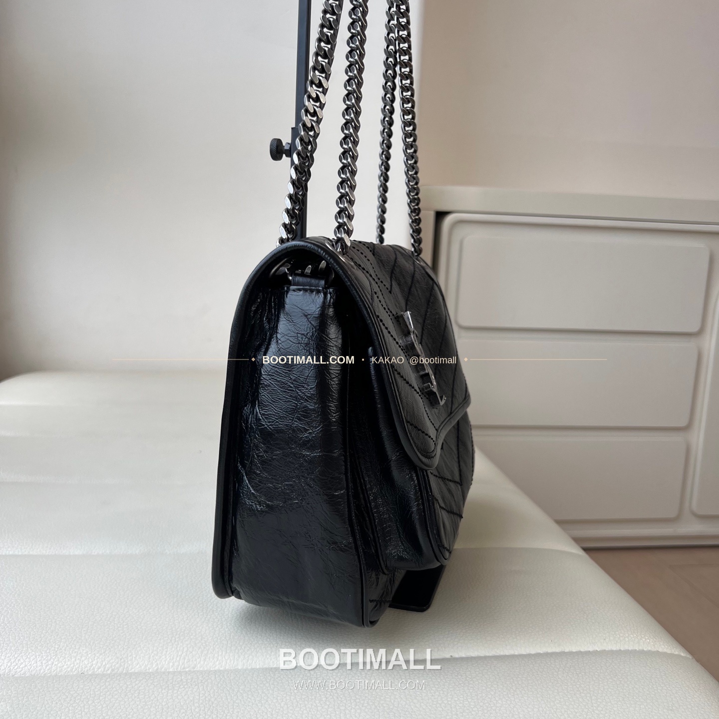 생로랑 니키 램스킨 빈티지 V퀼팅 플랩 체인 숄더백 Saint Laurent Niki Lambskin Vintage V Quilted Flap Chain Shoulder Bag 633184 28cm 9