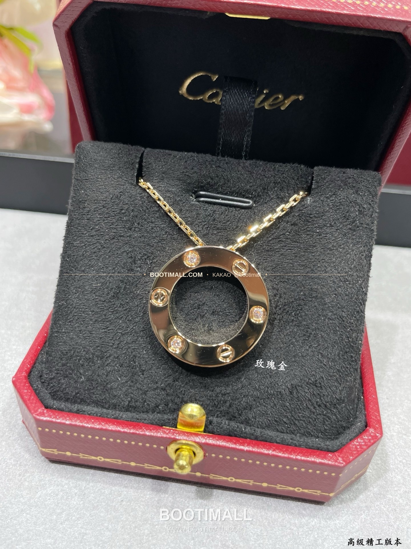 까르띠에 러브 라운드 3다이아 팬던트 V 골드 네크리스 Cartier Love Round 3 Diamond Pendant V Gold Necklace 5140320 2