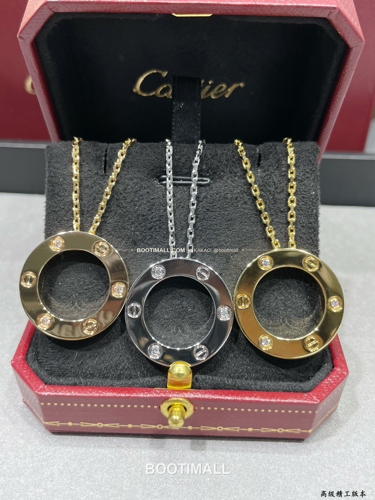까르띠에 러브 라운드 3다이아 팬던트 V 골드 네크리스 Cartier Love Round 3 Diamond Pendant V Gold Necklace 5140320 5