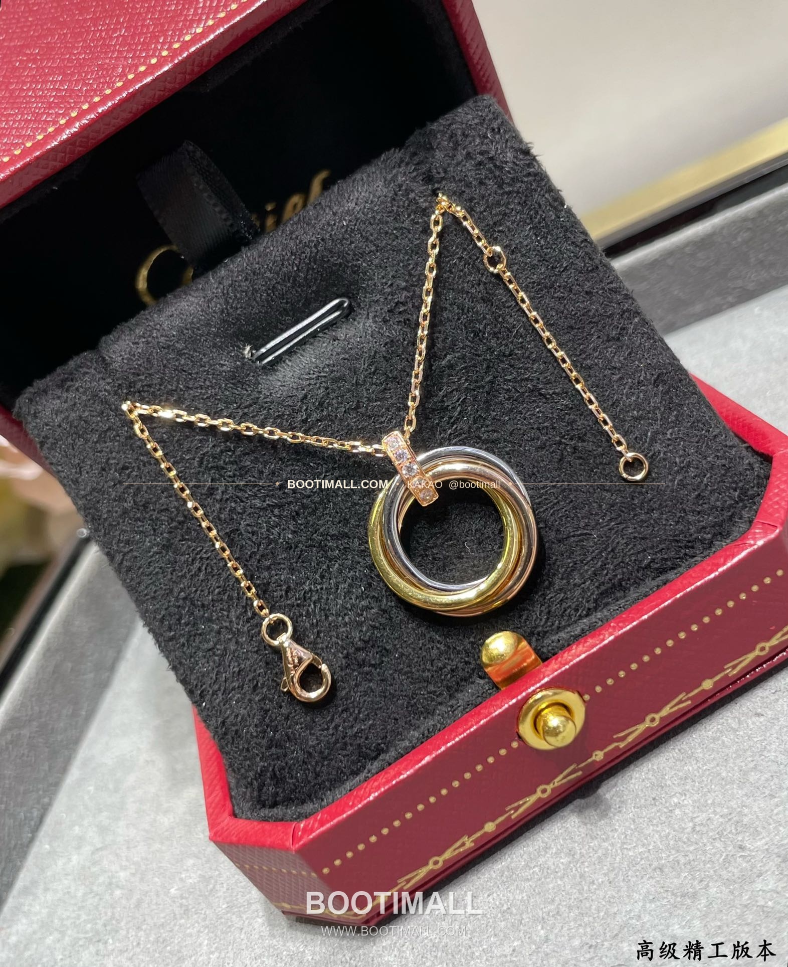 까르띠에 트리니티 트리플 링 다이아 V 골드 네크리스 Cartier Trinity Triple Ring Diamond V Gold Necklace 8060240 4