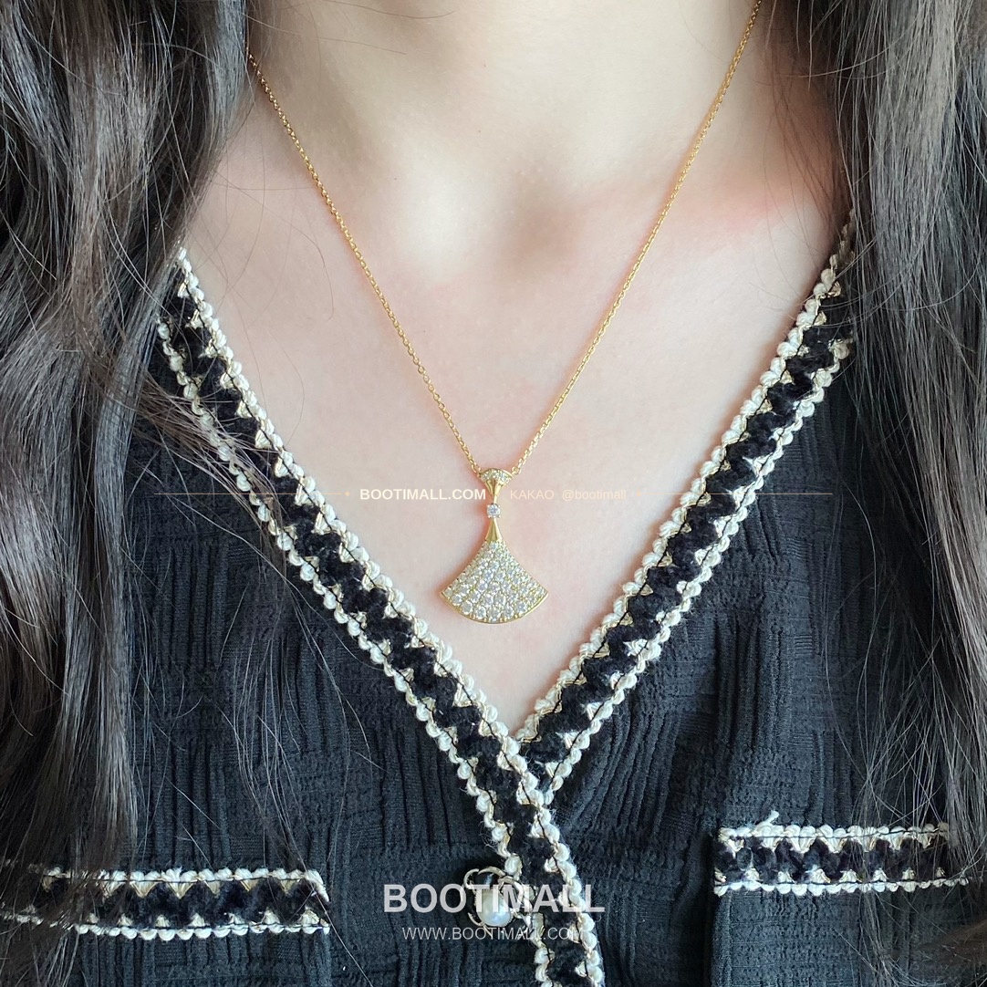 불가리 디바스 드림 팬 쉐입 풀 다이아 V 골드 네크리스 Bulgari Divas' Dream Fan Shape Full Diamond V Gold Necklace 5140270 1