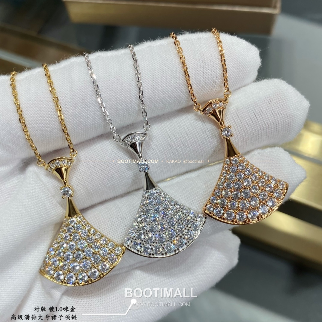 불가리 디바스 드림 팬 쉐입 풀 다이아 V 골드 네크리스 Bulgari Divas' Dream Fan Shape Full Diamond V Gold Necklace 5140270 2