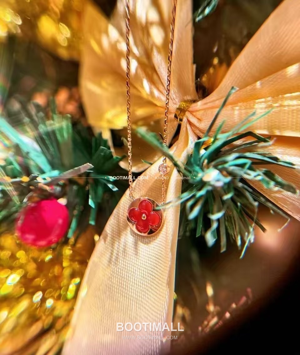 루이비통 모노그램 원형 핑크 자개 다이아 플라워 V 골드 네크리스 Louis Vuitton Monogram Round Pink Mother of Pearl Diamond Flower V Gold Necklace 5