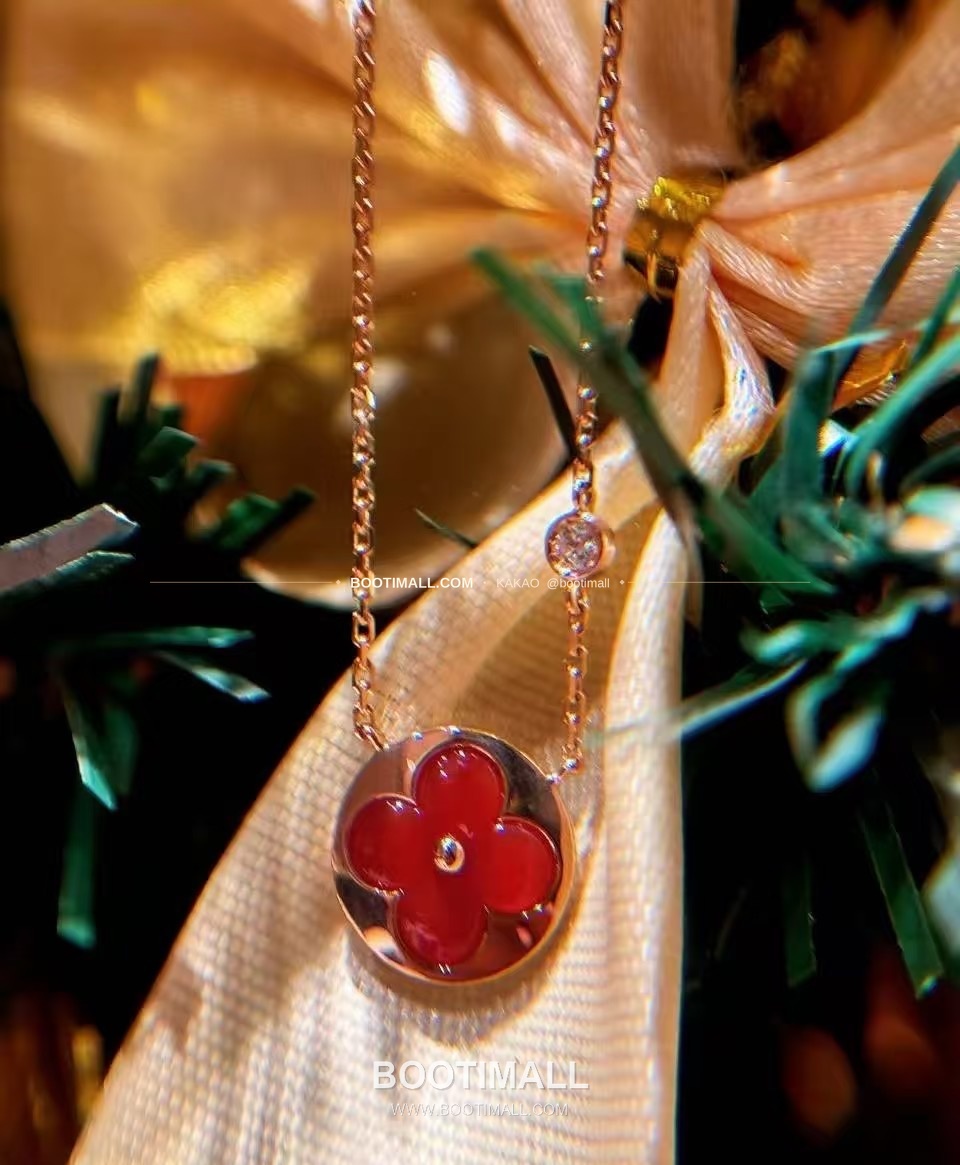 루이비통 모노그램 원형 핑크 자개 다이아 플라워 V 골드 네크리스 Louis Vuitton Monogram Round Pink Mother of Pearl Diamond Flower V Gold Necklace 6