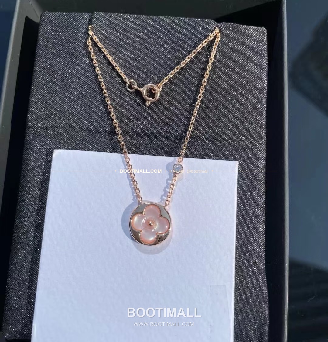 루이비통 모노그램 원형 핑크 자개 다이아 플라워 V 골드 네크리스 Louis Vuitton Monogram Round Pink Mother of Pearl Diamond Flower V Gold Necklace 4