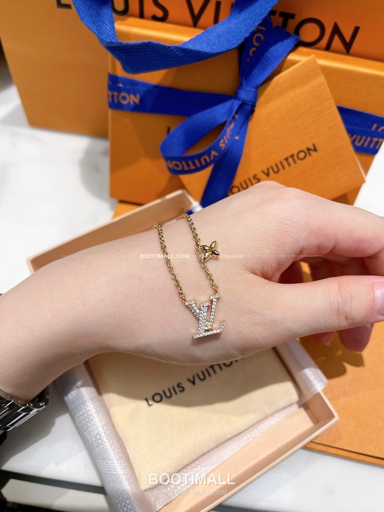 루이비통 풀 다이아 골드 V 골드 네크리스 Louis Vuitton Full Diamond Gold V Gold Necklace 6