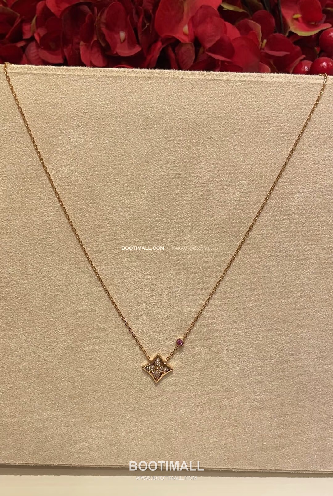 루이비통 모노그램 다이아 핑크 다이아 V 골드 네크리스 Louis Vuitton Monogram Diamond Pink Diamond V Gold Necklace 2