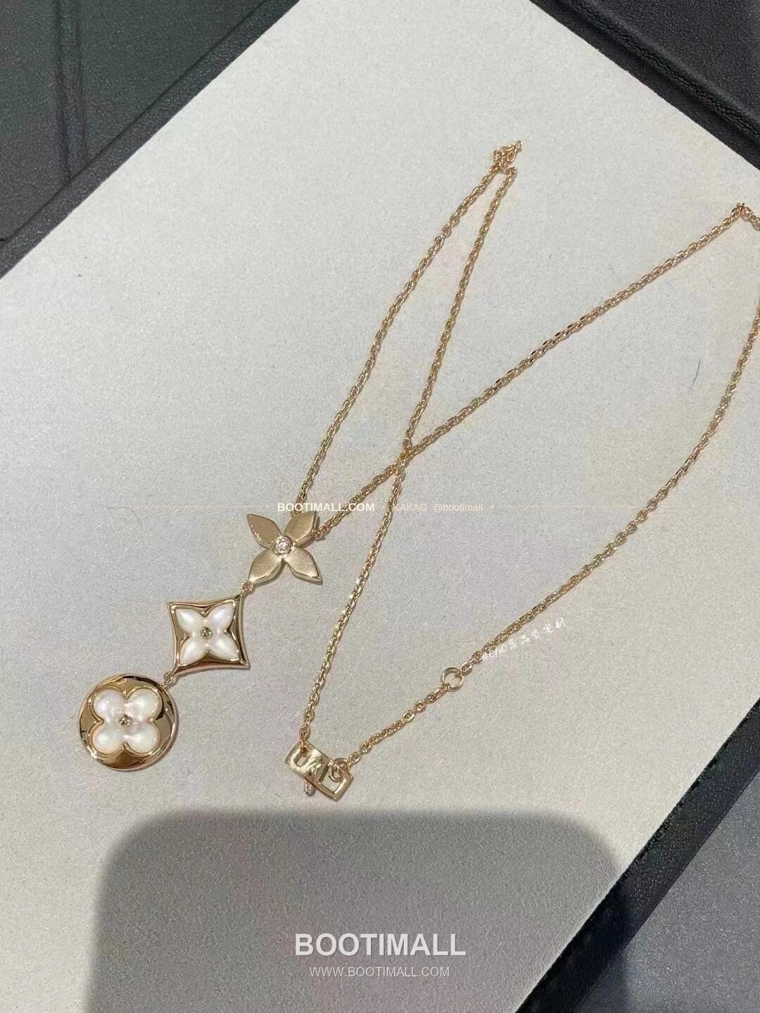 루이비통 컬러 블라썸 화이트 자개 트리플 플라워 V 골드 네크리스 Louis Vuitton Color Blossom White Mother of Pearl Triple Flower V Gold Necklace 1