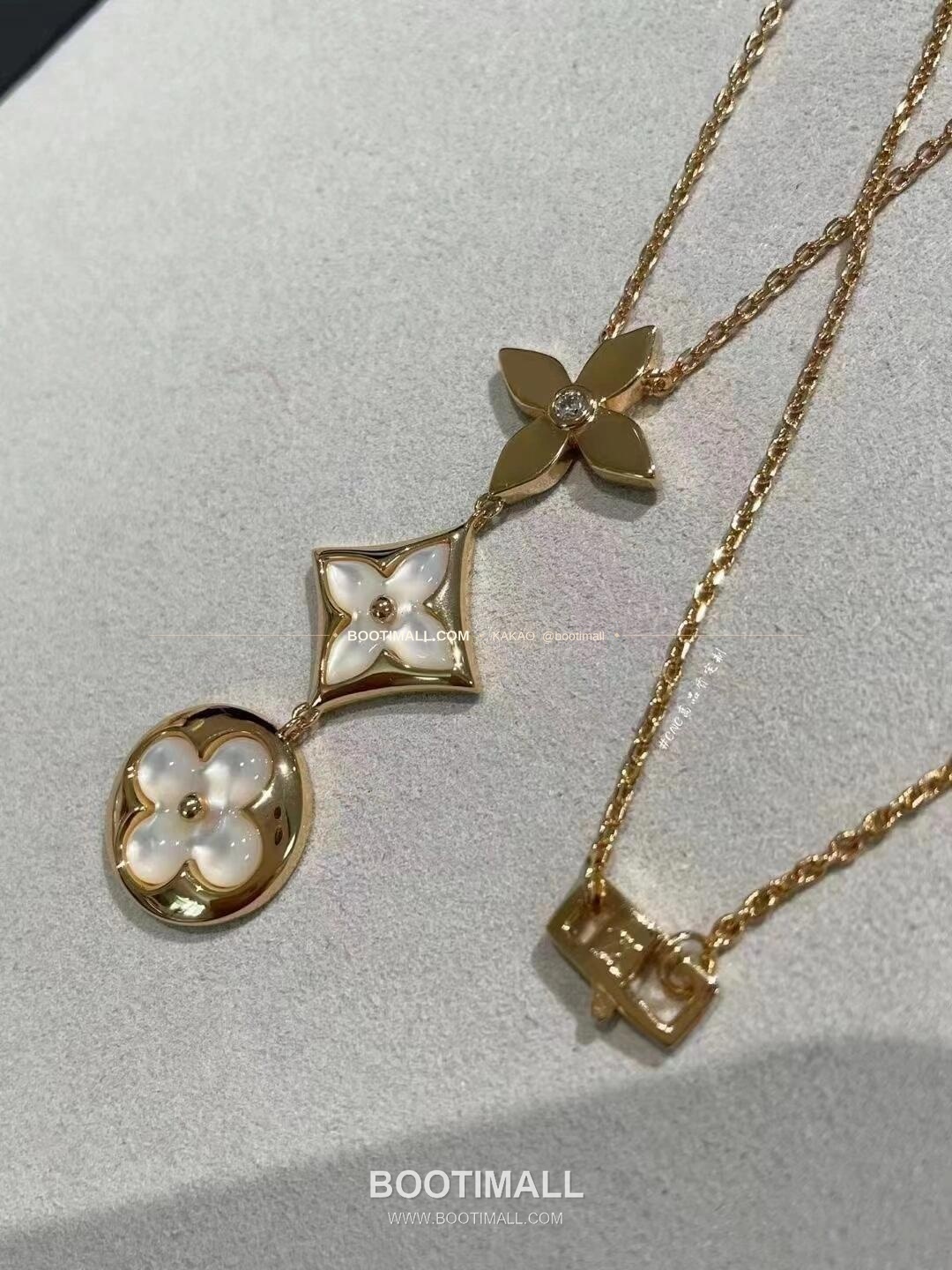 루이비통 컬러 블라썸 화이트 자개 트리플 플라워 V 골드 네크리스 Louis Vuitton Color Blossom White Mother of Pearl Triple Flower V Gold Necklace 2