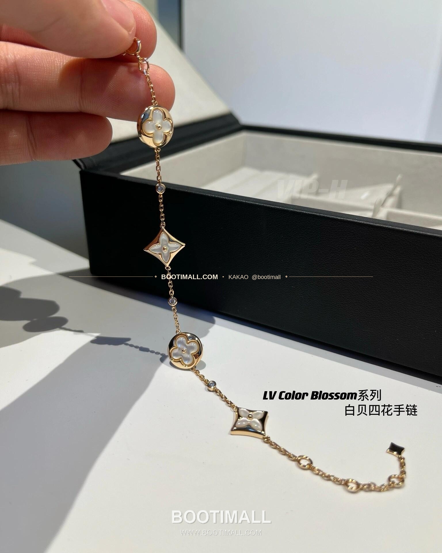 루이비통 컬러 블라썸 화이트 자개 플라워 V 골드 브레이슬릿 Louis Vuitton Color Blossom White Mother of Pearl Flower V Gold Bracelet 1