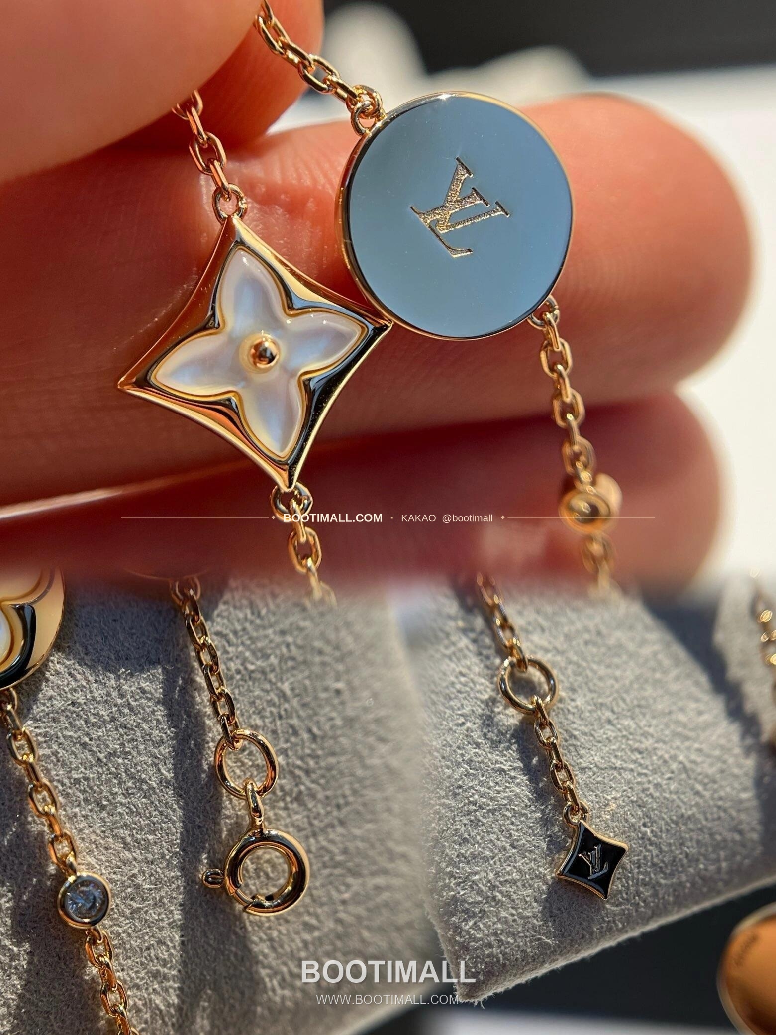루이비통 컬러 블라썸 화이트 자개 플라워 V 골드 브레이슬릿 Louis Vuitton Color Blossom White Mother of Pearl Flower V Gold Bracelet 8