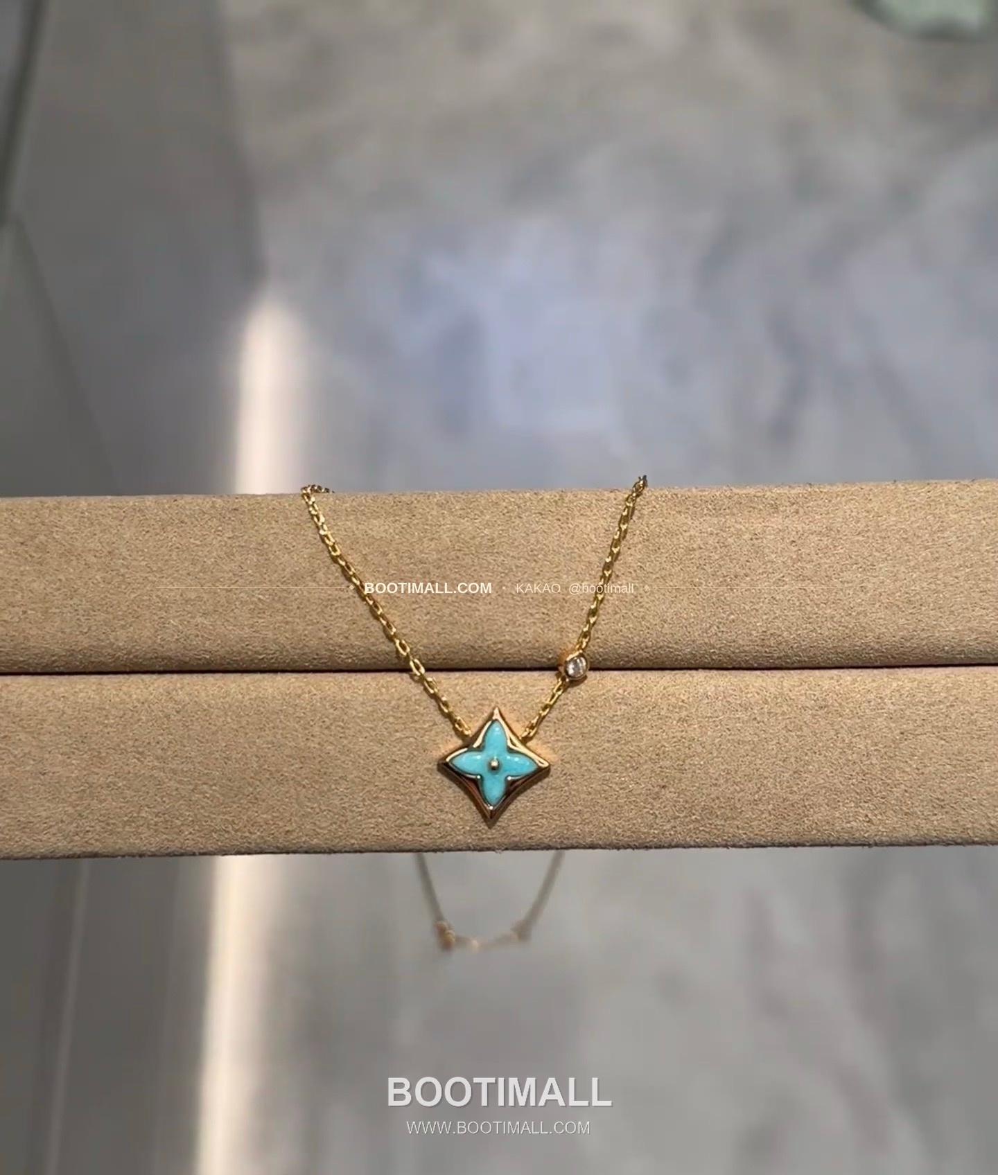 루이비통 모노그램 플라워 아마조나이트 V 골드 네크리스 Louis Vuitton Monogram Flower Amazonite V Gold Necklace 4