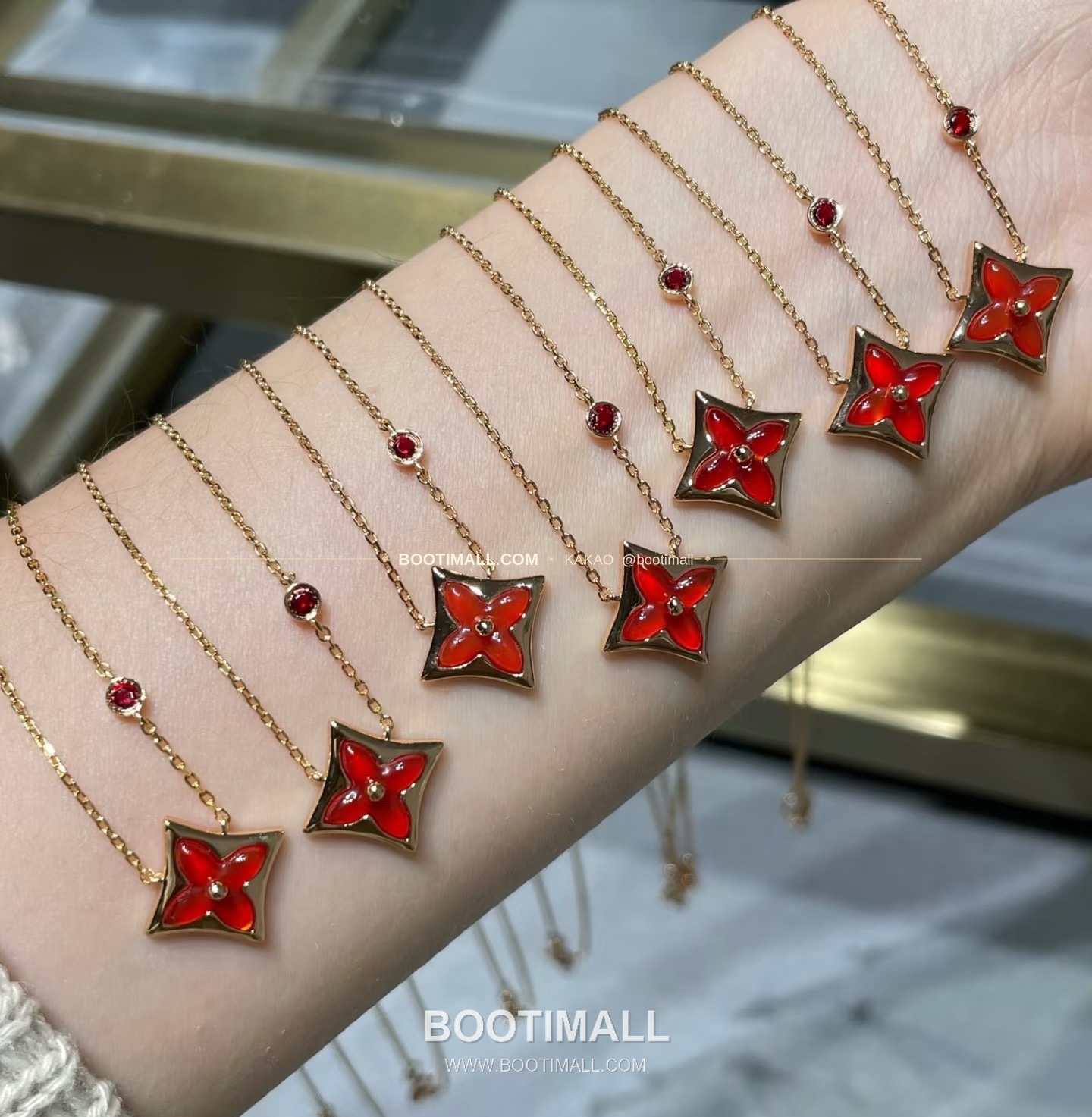 루이비통 모노그램 플라워 레드 카넬리언 V 골드 네크리스 Louis Vuitton Monogram Flower Red Carnelian V Gold Necklace 2