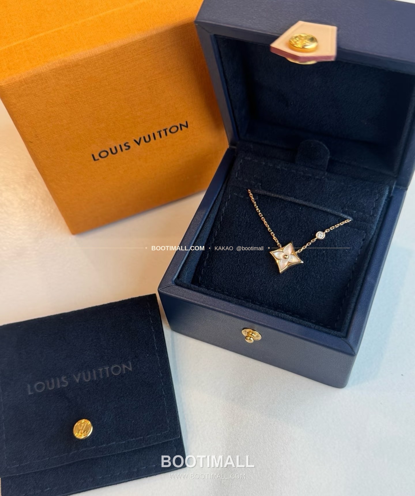루이비통 모노그램 플라워 핑크 자개 V 골드 네크리스 Louis Vuitton Monogram Flower Pink Mother of Pearl V Gold Necklace 4