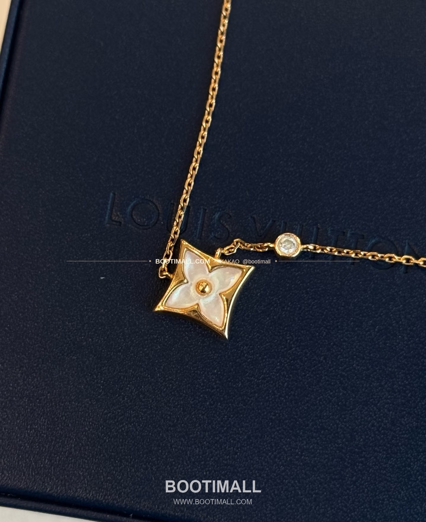 루이비통 모노그램 플라워 핑크 자개 V 골드 네크리스 Louis Vuitton Monogram Flower Pink Mother of Pearl V Gold Necklace 5