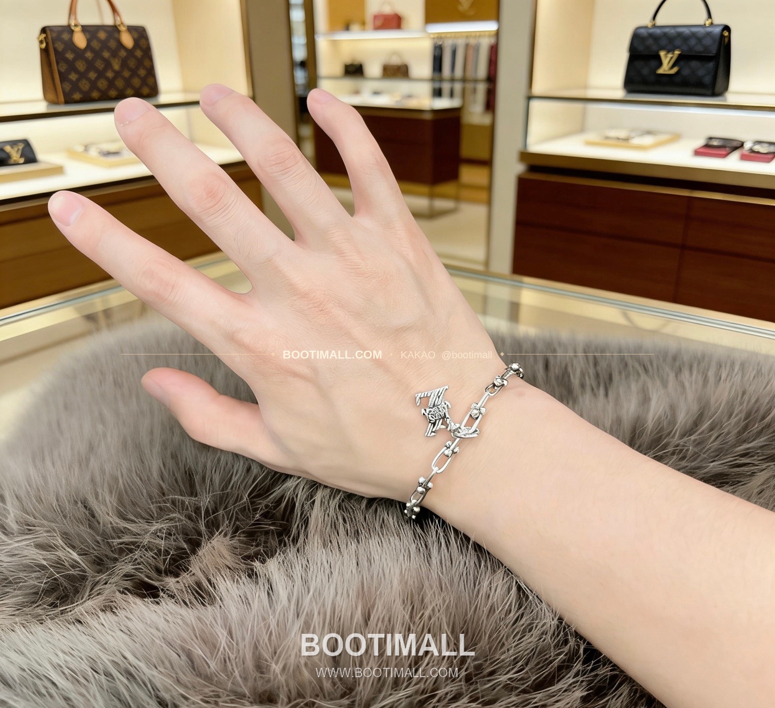 루이비통 빈티지 실버 쿠반 체인 브레이슬릿 Louis Vuitton Vintage Silver Cuban Chain Bracelet 9