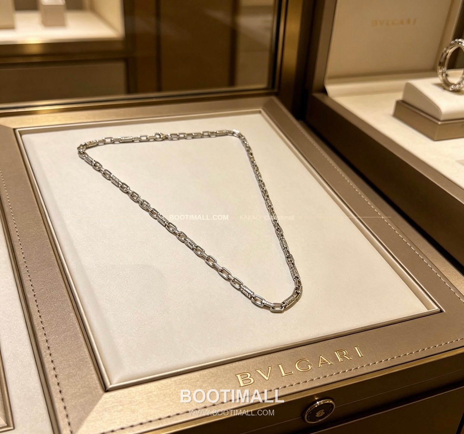 불가리 디바스 드림 V 골드 팬던트 네크리스 Bulgari Divas' Dream V Gold Pendant Necklace 2