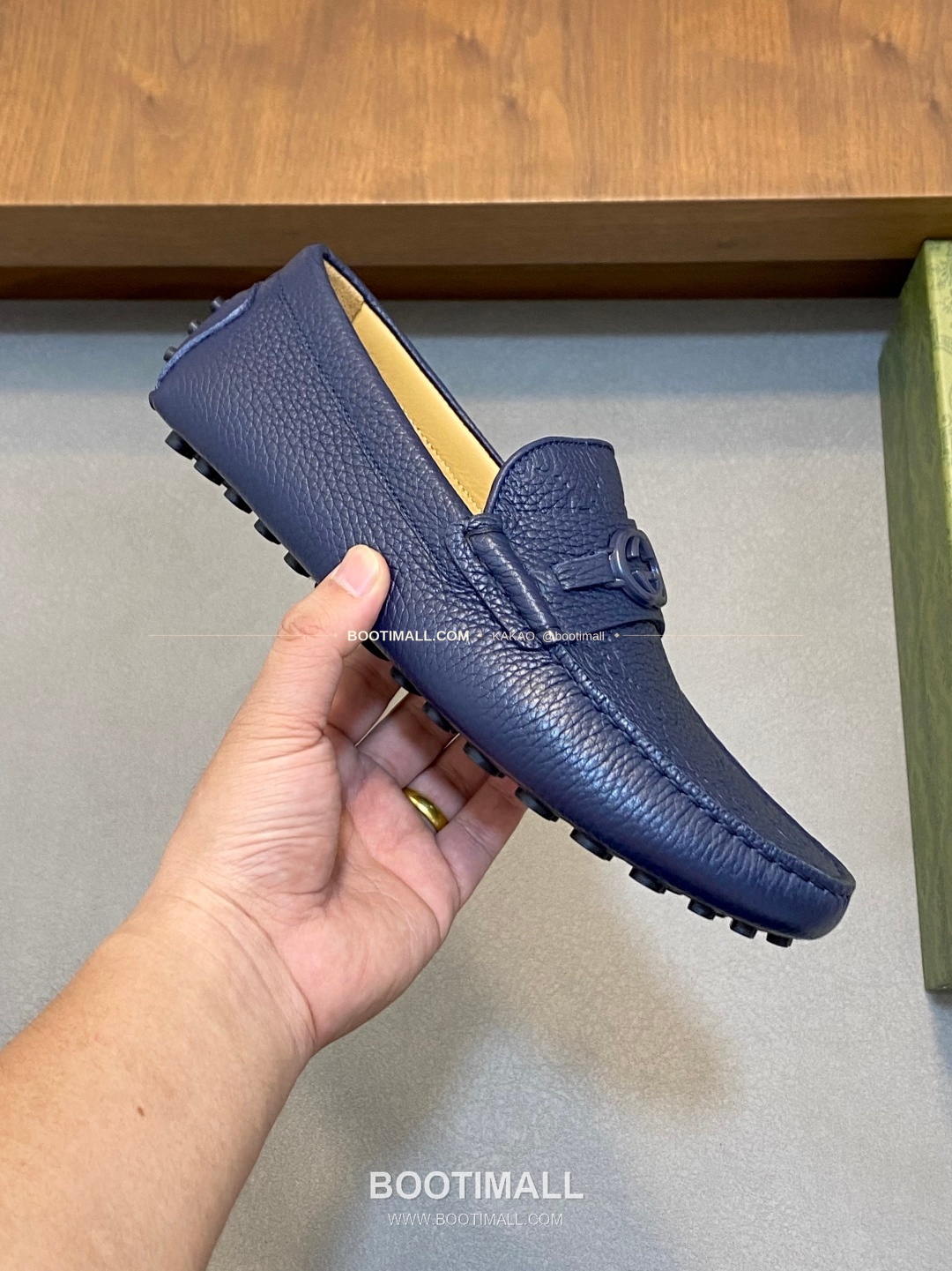 구찌 스웨이드 호스빗 드라이빙 슬립온 로퍼 네이비 Gucci Suede Horsebit Driving Slip-On Loafers 4