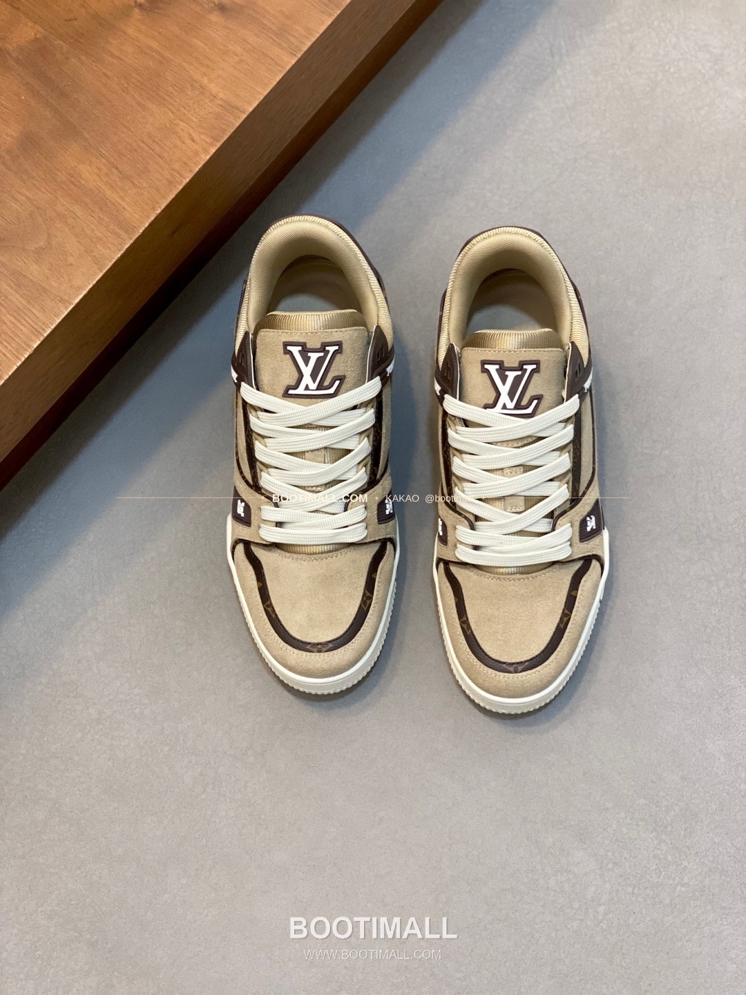 루이비통 스웨이드 모노그램 로고 레이스업 스니커즈 베이지 Louis Vuitton Suede Monogram Logo Lace-Up Sneakers 1