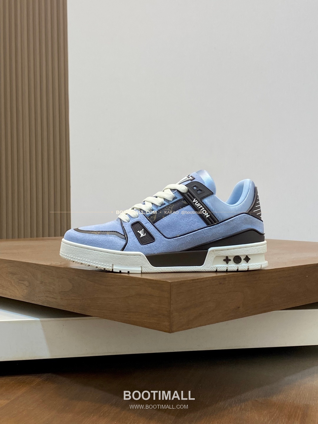 루이비통 스웨이드 모노그램 로고 레이스업 스니커즈 스카이블루 Louis Vuitton Suede Monogram Logo Lace-Up Sneakers 2