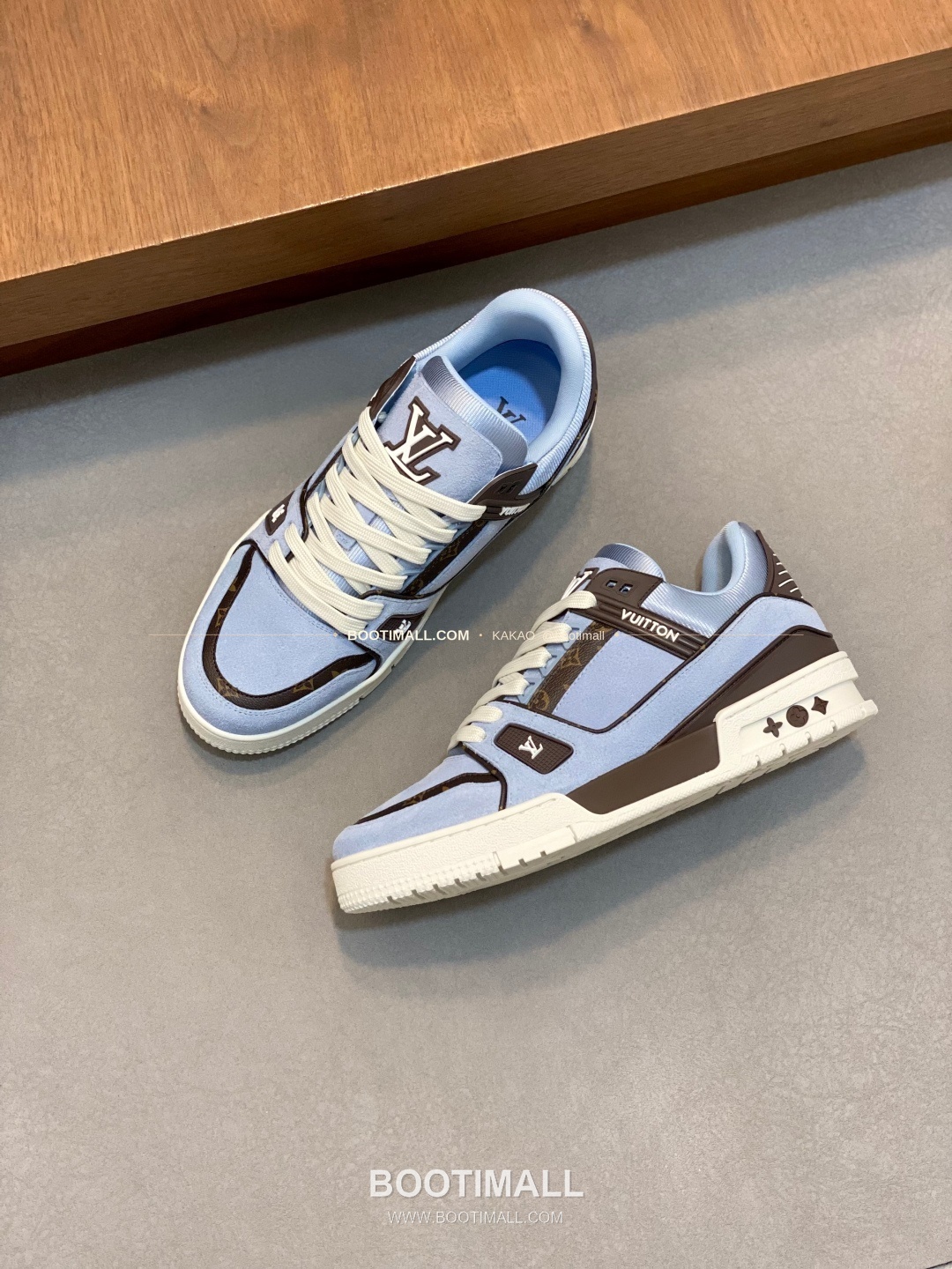 루이비통 스웨이드 모노그램 로고 레이스업 스니커즈 스카이블루 Louis Vuitton Suede Monogram Logo Lace-Up Sneakers 5