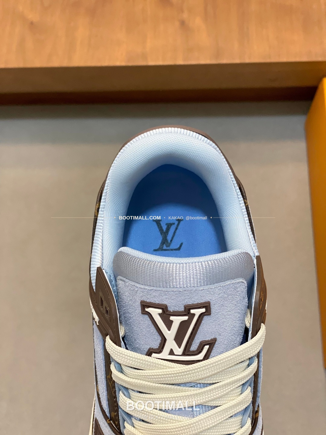루이비통 스웨이드 모노그램 로고 레이스업 스니커즈 스카이블루 Louis Vuitton Suede Monogram Logo Lace-Up Sneakers 7