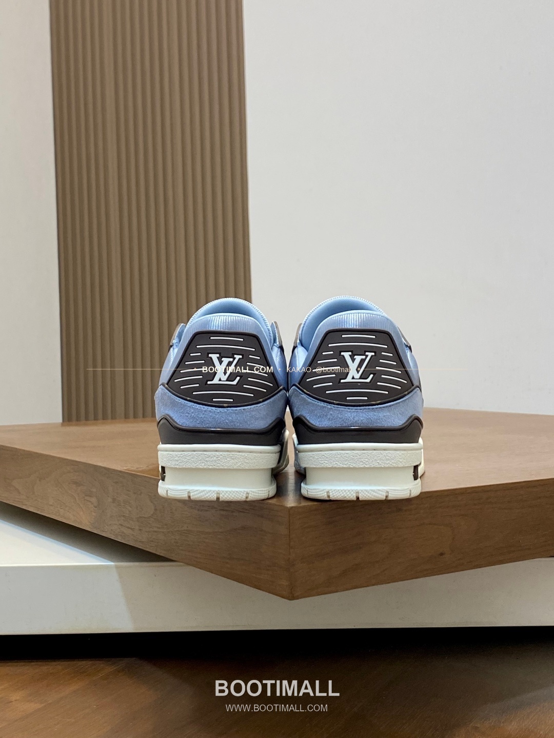 루이비통 스웨이드 모노그램 로고 레이스업 스니커즈 스카이블루 Louis Vuitton Suede Monogram Logo Lace-Up Sneakers 8