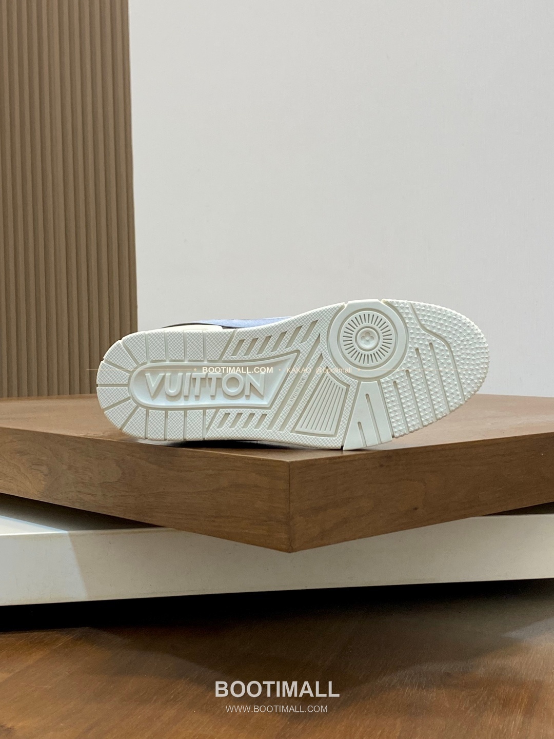 루이비통 스웨이드 모노그램 로고 레이스업 스니커즈 스카이블루 Louis Vuitton Suede Monogram Logo Lace-Up Sneakers 9