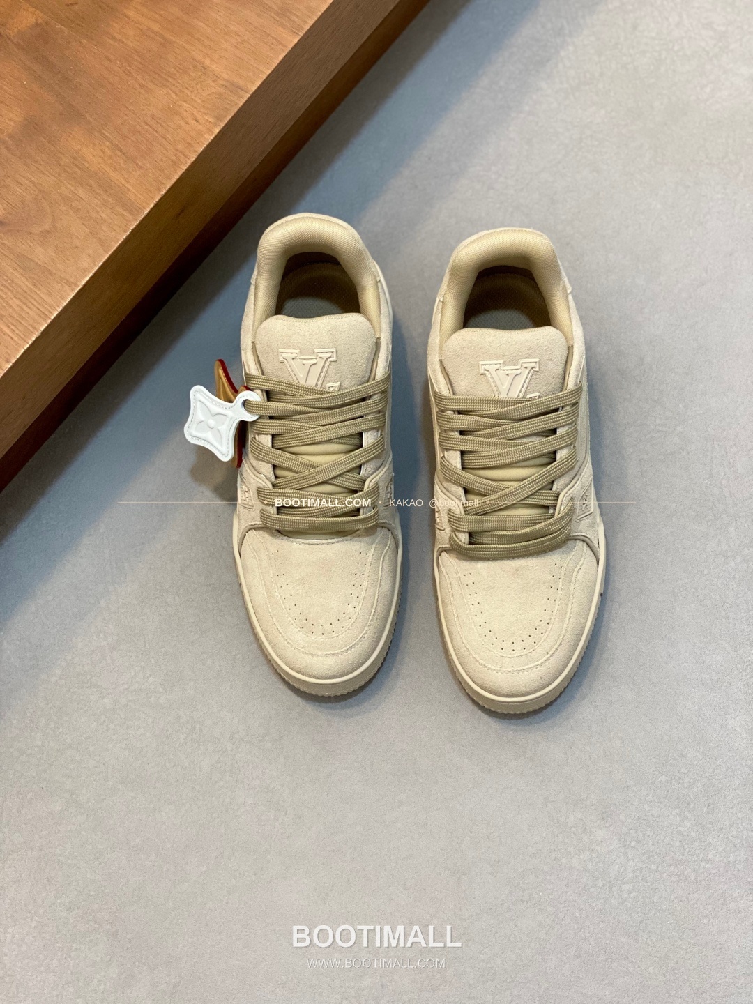 루이비통 스웨이드 모노그램 로고 레이스업 스니커즈 Louis Vuitton Suede Monogram Logo Lace-Up Sneakers 1