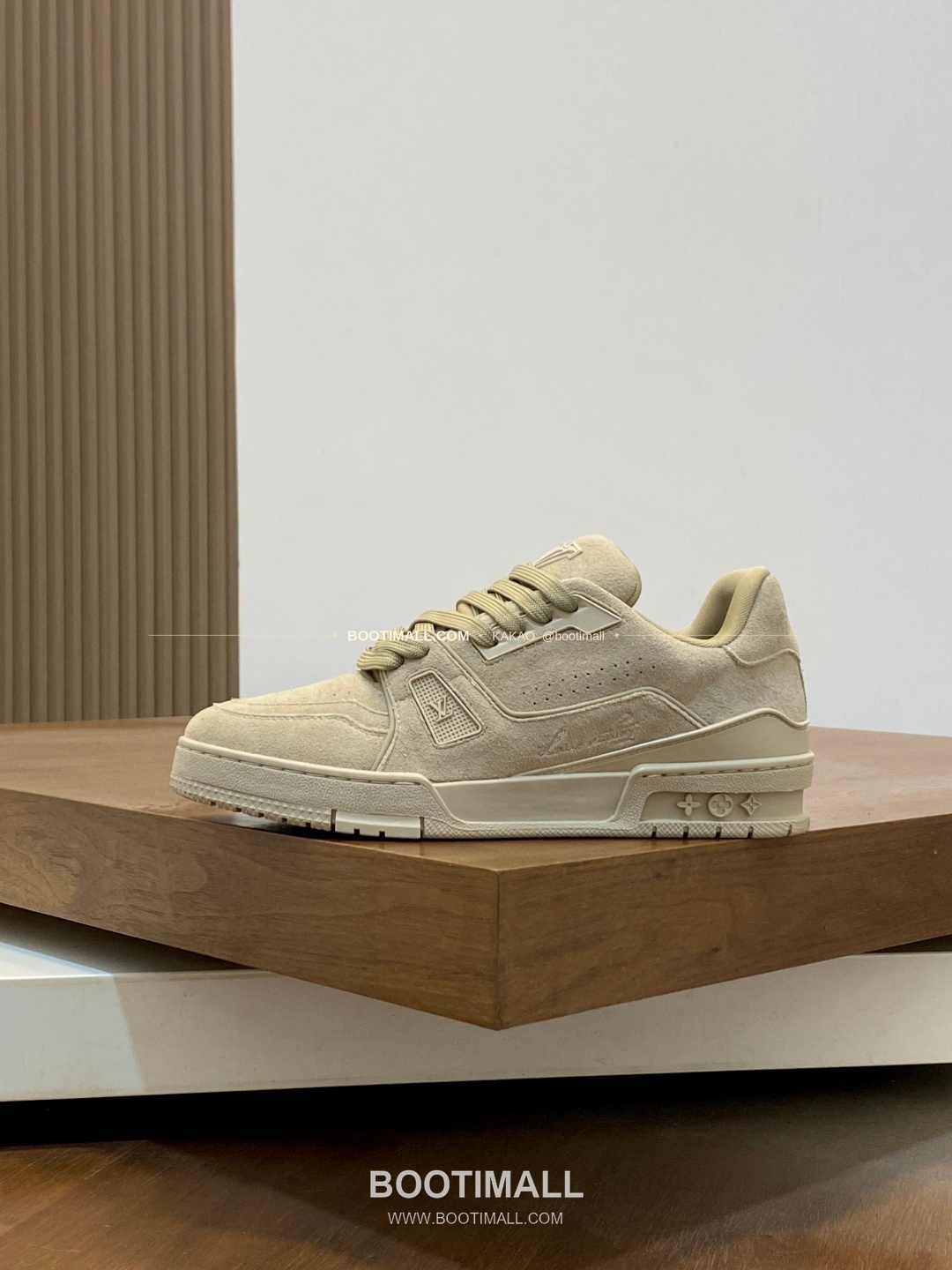 루이비통 스웨이드 모노그램 로고 레이스업 스니커즈 Louis Vuitton Suede Monogram Logo Lace-Up Sneakers 2