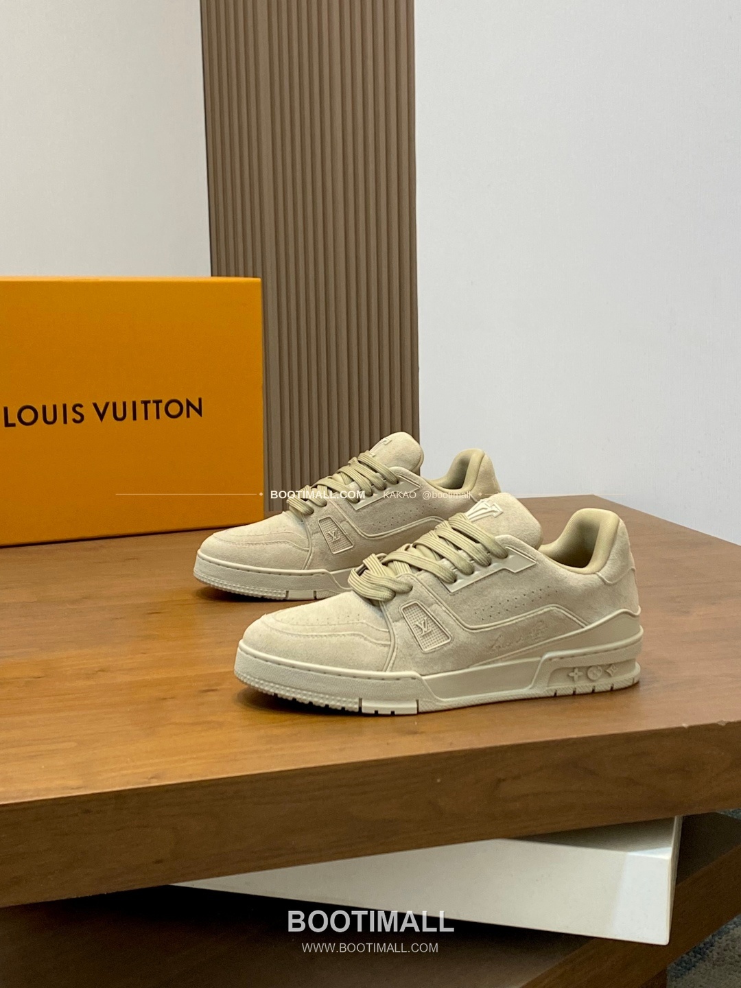 루이비통 스웨이드 모노그램 로고 레이스업 스니커즈 Louis Vuitton Suede Monogram Logo Lace-Up Sneakers 3
