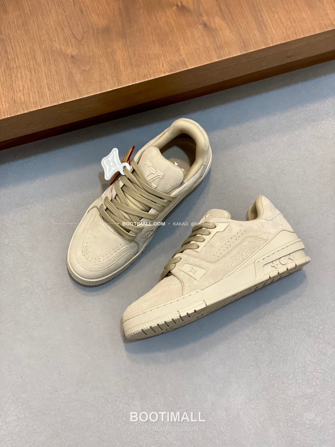 루이비통 스웨이드 모노그램 로고 레이스업 스니커즈 Louis Vuitton Suede Monogram Logo Lace-Up Sneakers 5