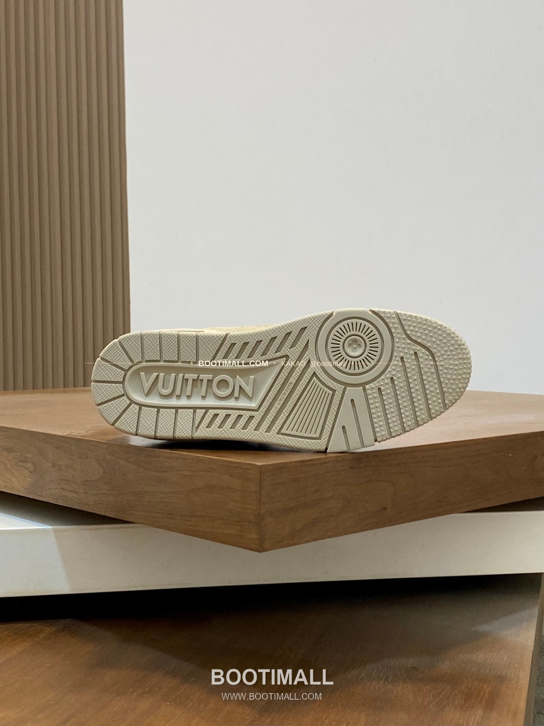 루이비통 스웨이드 모노그램 로고 레이스업 스니커즈 Louis Vuitton Suede Monogram Logo Lace-Up Sneakers 9