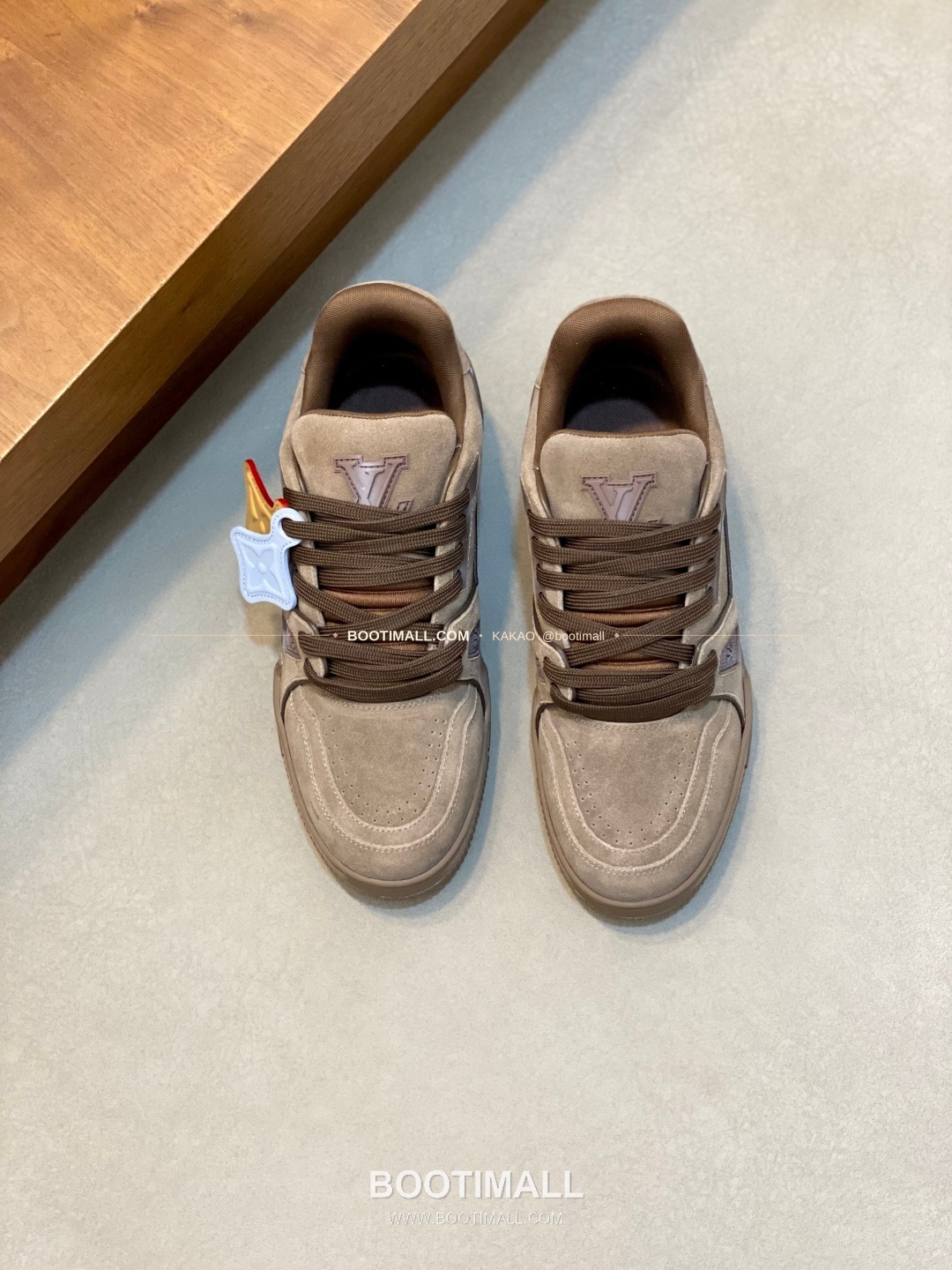 루이비통 스웨이드 모노그램 로고 레이스업 스니커즈 브라운 Louis Vuitton Suede Monogram Logo Lace-Up Sneakers 1