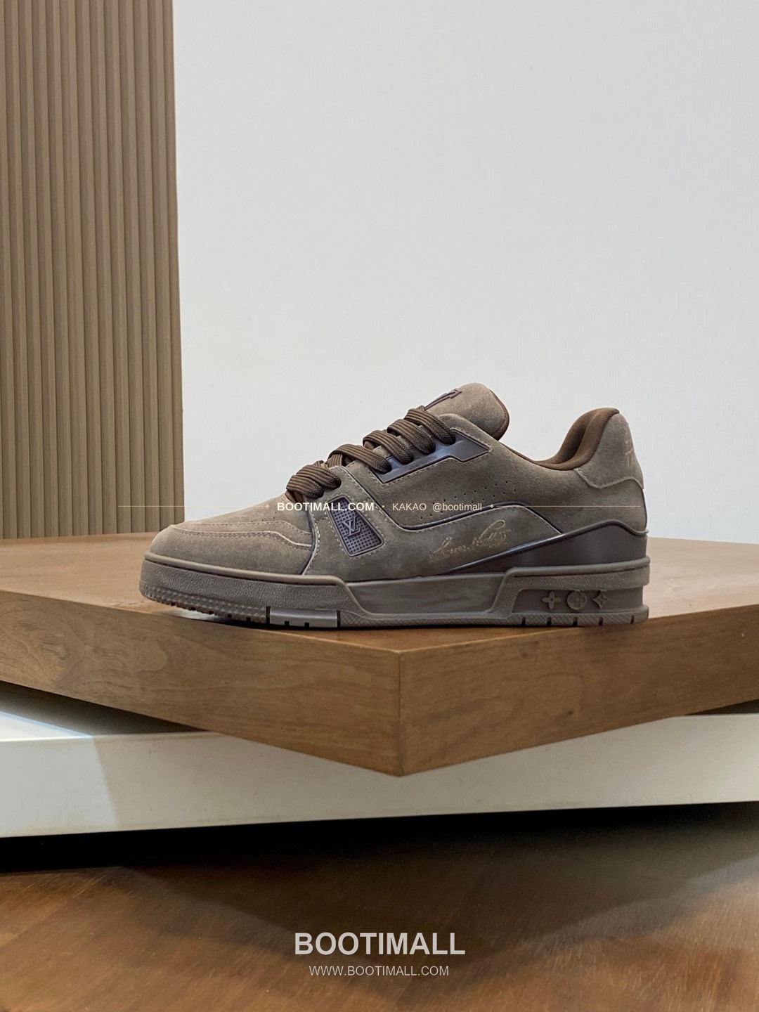 루이비통 스웨이드 모노그램 로고 레이스업 스니커즈 브라운 Louis Vuitton Suede Monogram Logo Lace-Up Sneakers 2